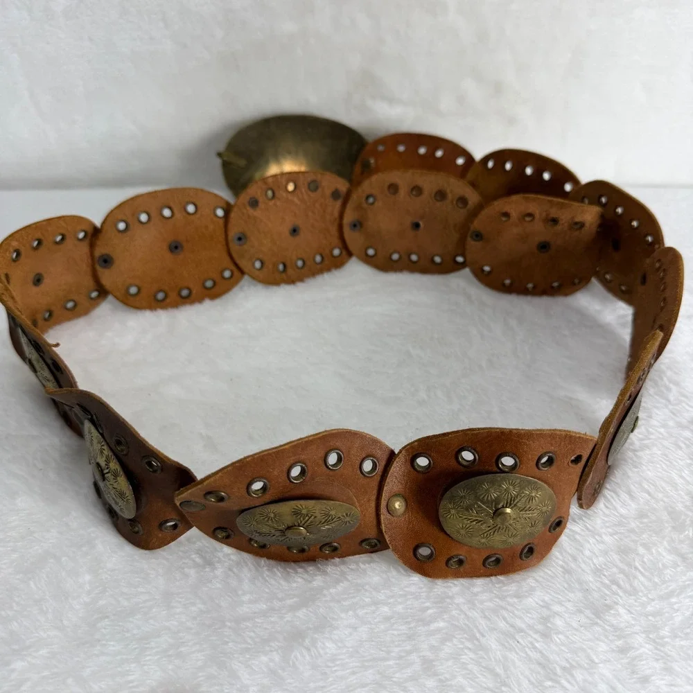 VTG Brown L Leather Link Belt Brass Etched Medallion Oversized Buckle Boho